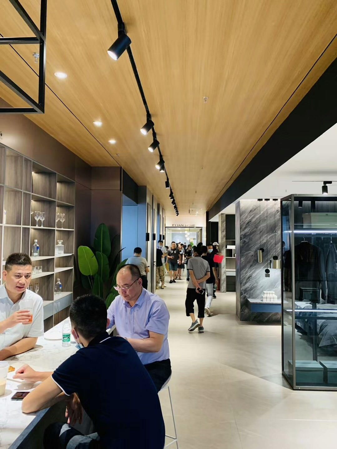 伊戀體(tǐ)驗店(diàn)